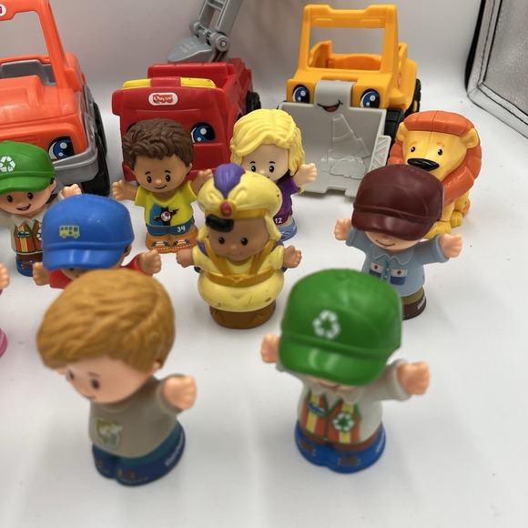 Fisher Price & Assorted Little People Lot 4 Vehicles 14 People And A Lion - Picture 10 of 10